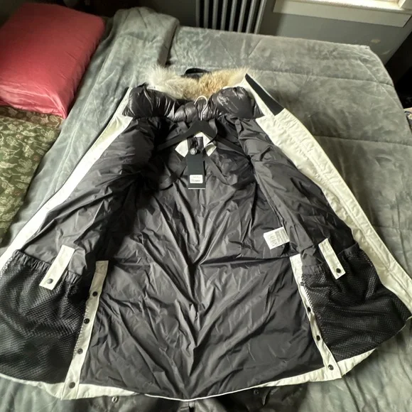 Canada Goose Ski & Snow Jacket - WHITE BRAND NEW WITH TAGS NEVER WORN
